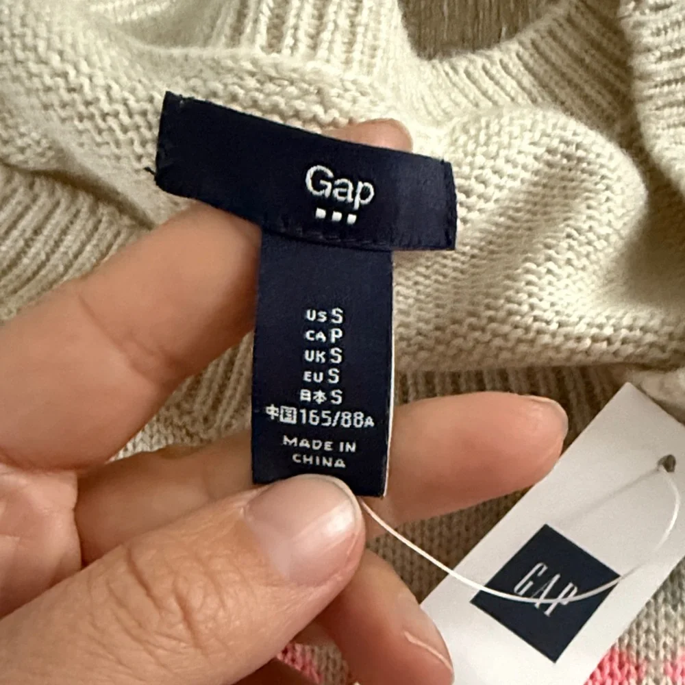 GAP Cream Sweater with Pink and Gray Pattern - Picture 2 of 3